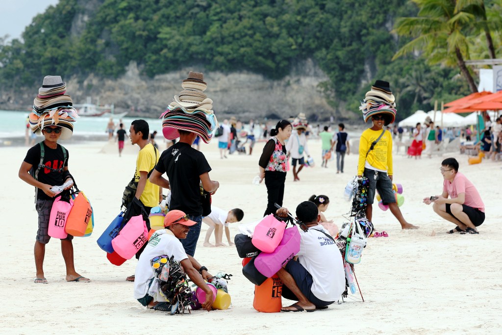 BORACAY. PNA PHOTO BY JOEY RAZON