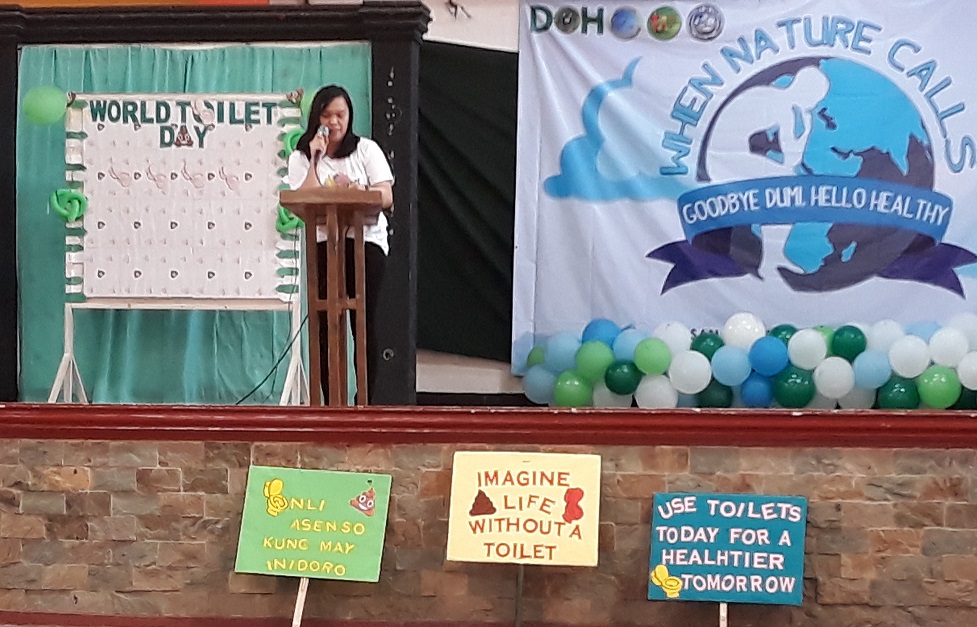 Sinabi ni Engr. Nilette Fidel, Sanitary Engineer, CHD-DOH Mimaropa, na maraming sakit ang nakukuha sa maduming kapaligiran partikular sa mga walang palikuran.(Larawan ni Dinnes Manzo/PIA-Romblon)  