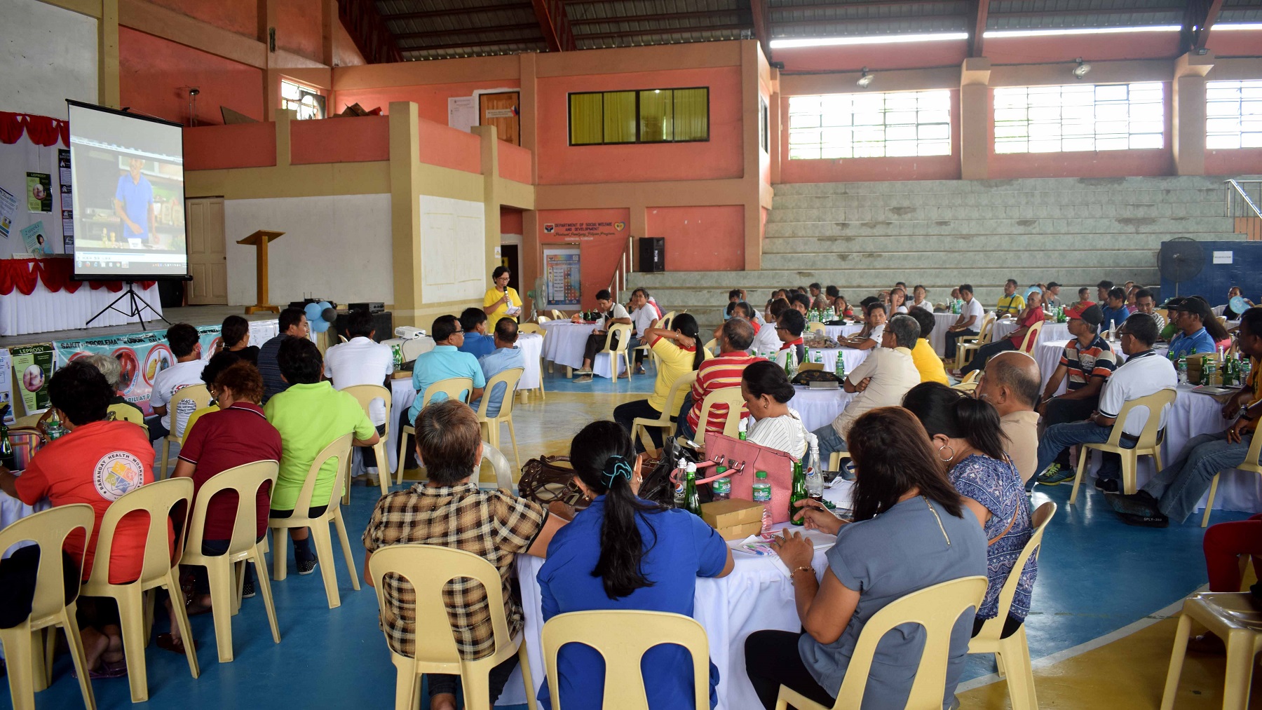 Si Mrs. Merly Bayang, Nutritionist Dietitian III ng PHO, habang tinatalakay ang mga updates patungkol sa Nutrition Program ng probinsya.