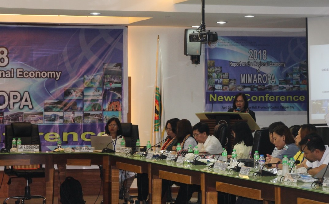 PSA Mimaropa Regional Director Leni R. Rioflorido confirms the final results of Gross Regional Domestic Product (GRDP) of Mimaropa during the News Conference on the 2018 Regional Economy of Mimaropa held at Tamaraw Hall, Provincial Capitol, Calapan City, Oriental Mindoro. (Photo by John Ritchie Cubillas/PSA) 