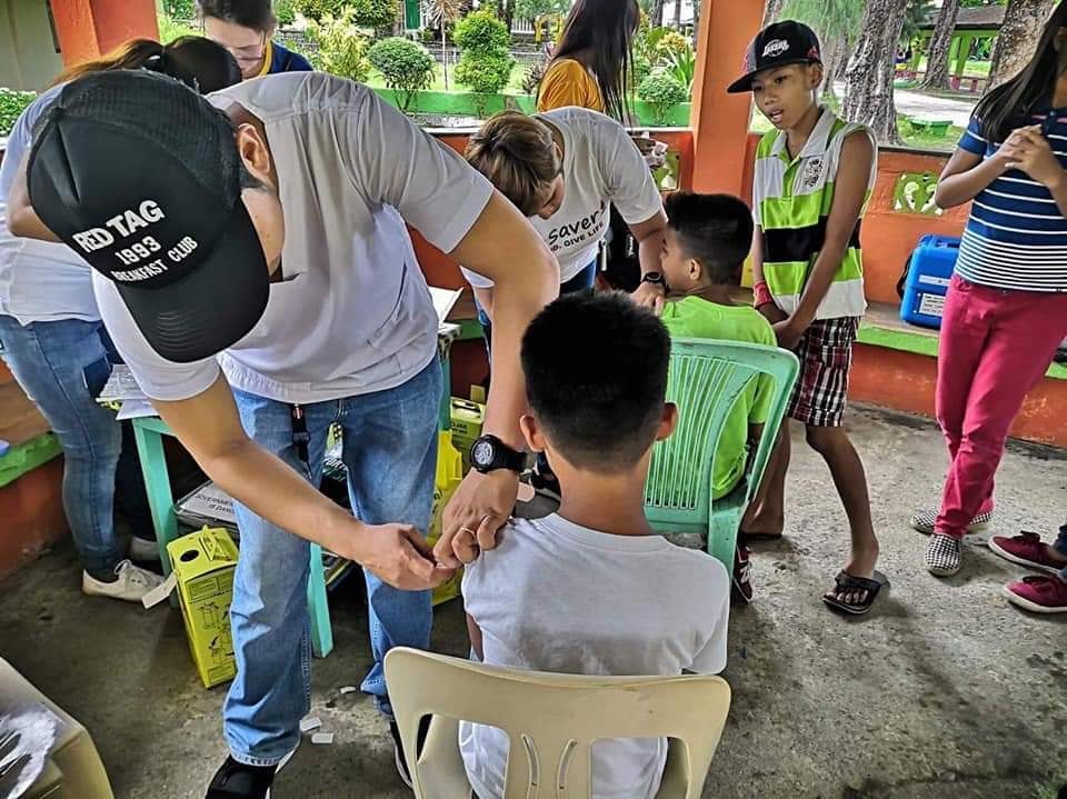 Ang mga estudyante ng Odiongan South Central Elementary School sa bayan ng Odiongan, Romblon ang unang binisita ng Rural Health Unit at ng DOH-Romblon para bigyan ng bakuna kontra tigdas ngayong Setyembre. (Larawan mula sa Odiongan Public Information Office)  