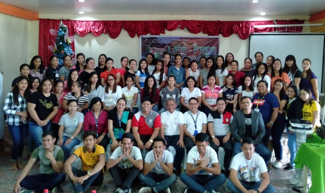 Ang 51 Statistical Researchers at limang Team Supervisors kasama ang mga opisyal ng Philippine Statistics Authority (PSA)  - Romblon pagkatapos nilang magsanay ng anim na araw bago sumabak sa gagawing 2nd visit ng 2018 Family Income and Expenditures Survey (FIES) at  Labor Force Survey (LFS). (Larawan ni Engr. Johnny Solis/PSA-Romblon)