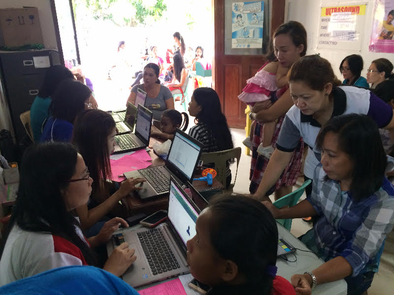 Health workers of rural and municipal health units starts using the iClinicSys in the recording of personal data during an actual pre-natal check up of patients during an Orientation and Training on iClinicSys held in one of the provinces of MIMAROPA.