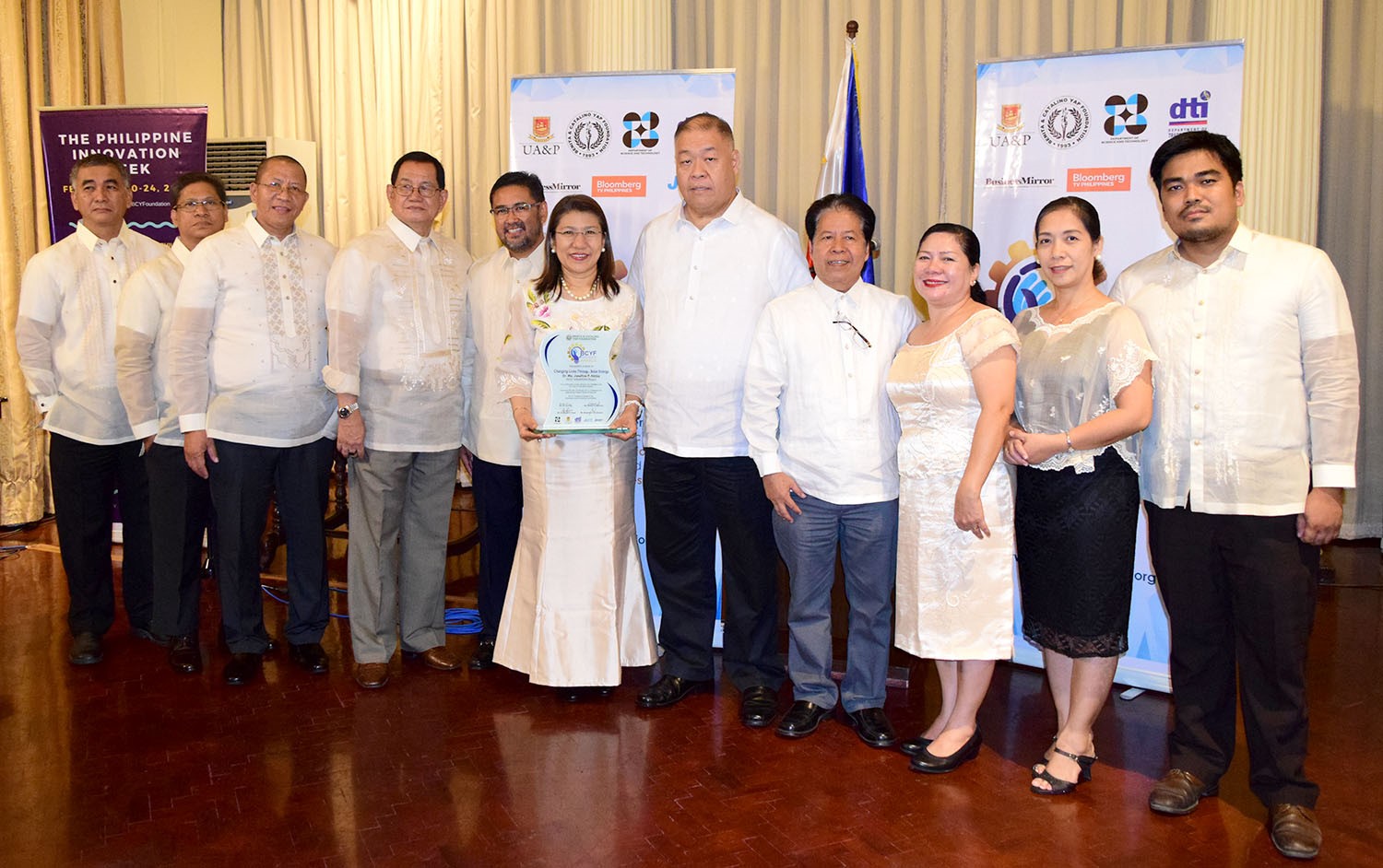 BCY Foundation Innovation Awards National Judging Panel Chair Antonio S. Yap (7th from left), BCY Foundation Innovation Awards Executive Director Dr. Anthony C. Villarosa (5th from the left), Boac Mayor Madla (4th from left) Mogpog SB Secretary Milambiling (8th from left) and DOST-MIMAROPA Regional Director Dr. Ma. Josefina P. Abilay (6th from left), ARDs and PSTDs at the BCY Foundation Innovation Awards Awarding Ceremony