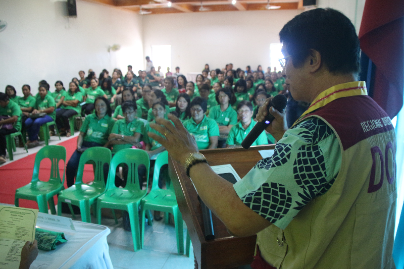 DOH-MIMAROPA Regional Director Eduardo C. Janairo empahasizes the importance of sustaining the health practices learned during the 2-year Wellness Program to the 92 successful participants during the graduation ceremony held at the Marinduque State College on November 7, 2017.
