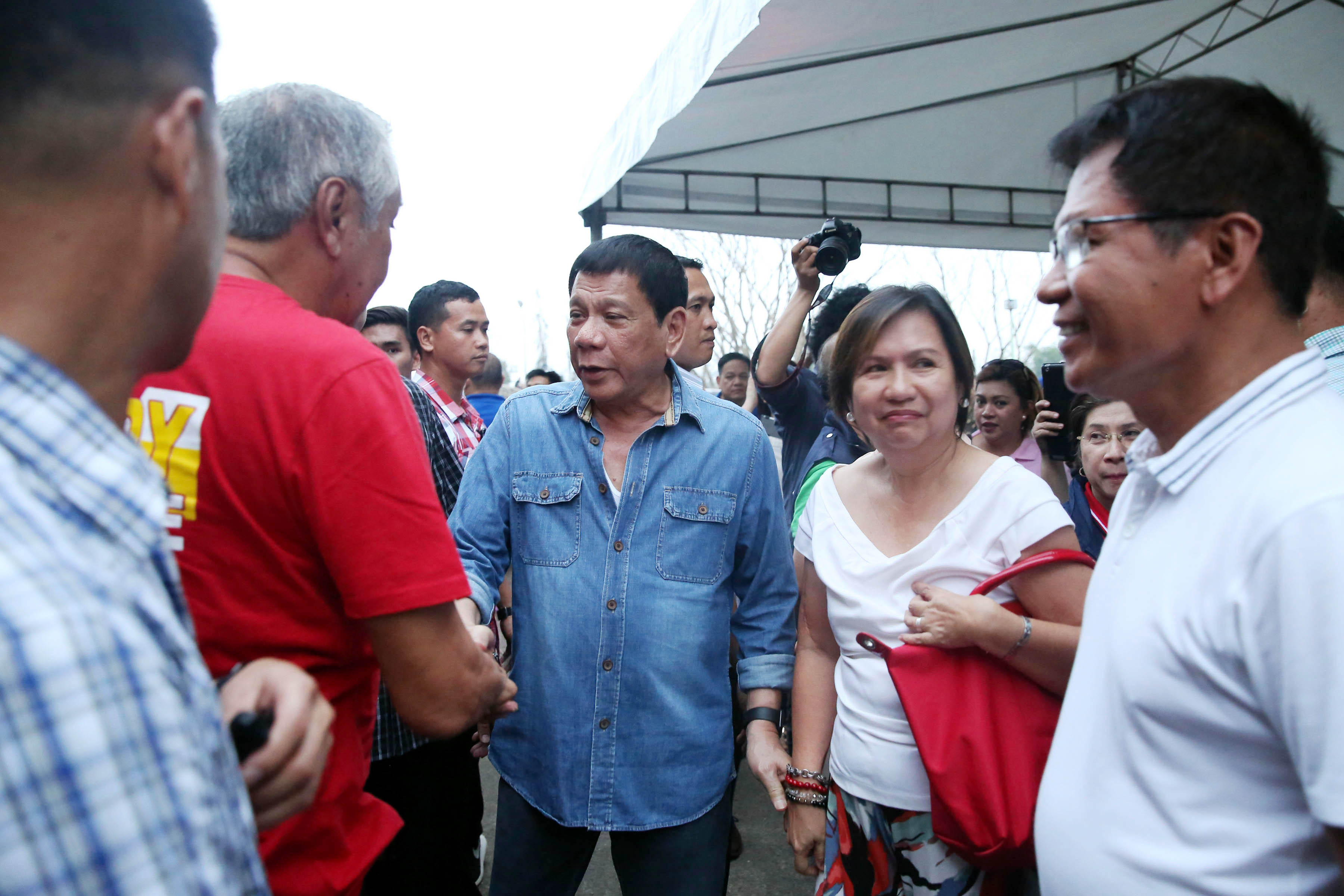 President Rodrigo Roa Duterte is welcomed by locals officials of Pili, Camarines Sur during his visit to the Typhoon Nina-stricken communities in the same town on Dec. 27, 2016.(Photo by Richard Madelo/Presidential Photo/PNA)