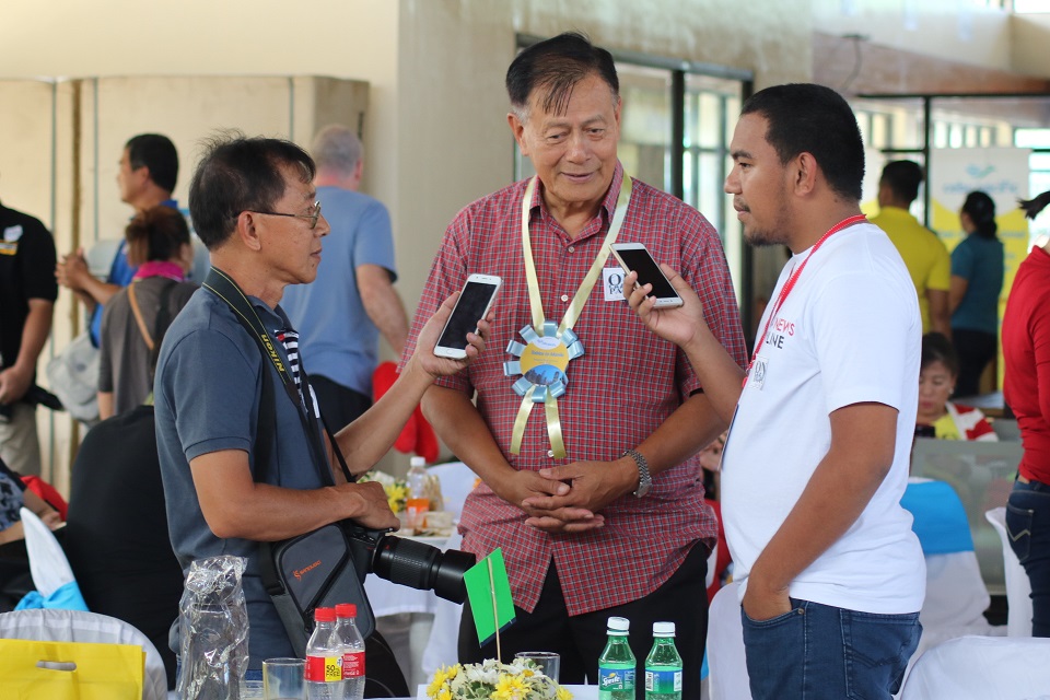 Governor Eduardo Firmalo being interviewed by Romblon press. (Lyle Formilleza, RNN)