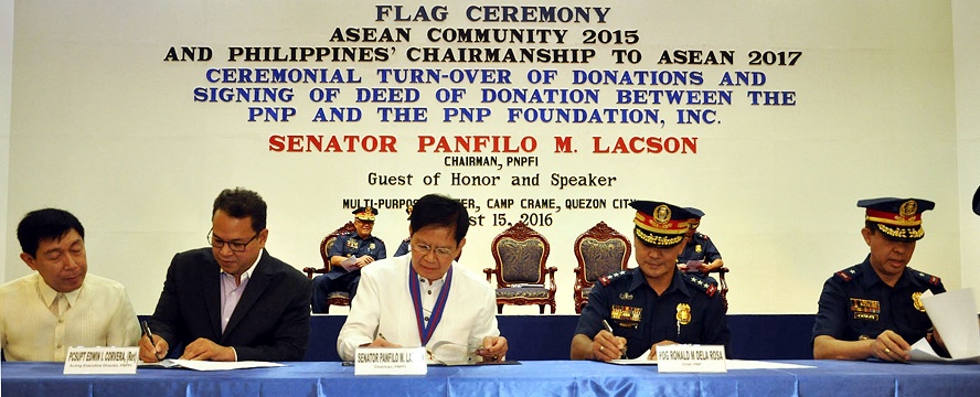 Senator Panfilo Lacson (center), chairman of the Philippine National Police Foundation Inc. (PNPFI), signs the Deed of Donation for PHP2.8-million worth of equipment to the Philippine National Police (PNP) on Monday (Aug. 15, 2016) at the Multi-Purpose Center in Camp Crame, Quezon City. The donation is intended to enhance PNP's capability to combat crime and illegal drugs. Other signatories in the Deed of Donation were (from right) Police Chief Supt. Jose Maria Victor DF Ramos, Director for Logistics; Deputy Director General Francisco Uyami Jr., Deputy Chief PNP for Administration; and retired PNP Chief Supt. Edwin I. Corvera. The donation includes two units of Acer laptops, 10 LCD projectors, three sets of public address system, nine Canon cameras, two scanners, two megaphones, one generator set, and 20 mountain bikes. The donation includes two units of Acer laptops, 10 LCD projectors, three sets of public address system, nine Canon cameras, two scanners, two megaphones, one generator set, and 20 mountain bikes. (PNA photo by Avito C. Dalan)