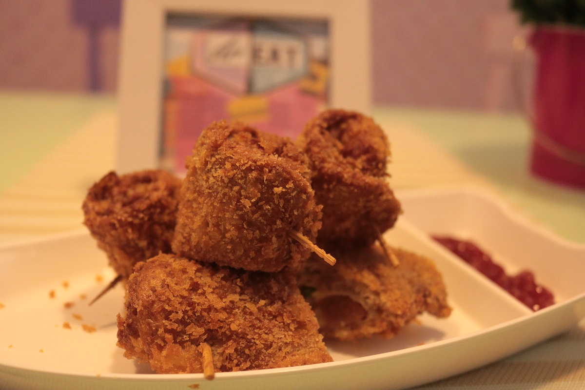 Streat Cafe's Pizza Roll.